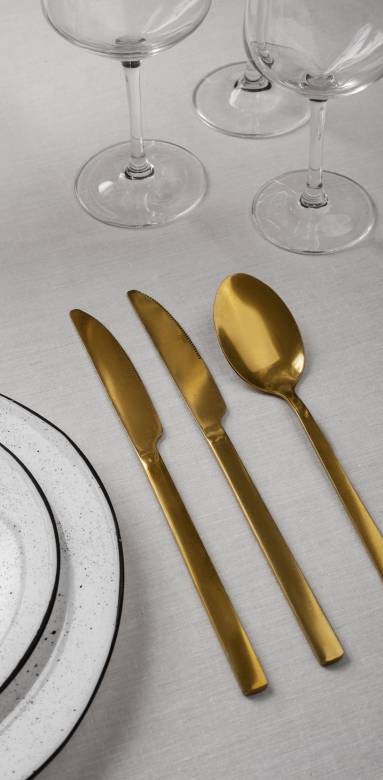 Décoration de table avec couverts dorés - Cholet 49