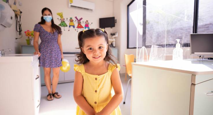 Un cabinet de pédiatrie chaleureux et moderne à Clamart : un espace conçu pour rassurer les enfants et faciliter le travail des professionnels de santé