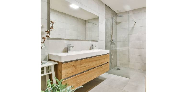 Rénovation complète d'une salle de bain dans une maison nouvellement acquise : enjeux, solutions et accompagnement - Saint-Jean-d'Elle 50810