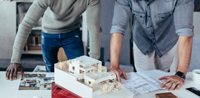 Construire une maison sur un terrain en pente