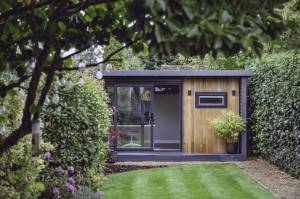Bureau dans le jardin