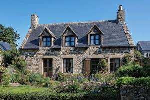 Maisons néo-bretonnes : caractéristiques, histoire et conseils pour une rénovation réussie