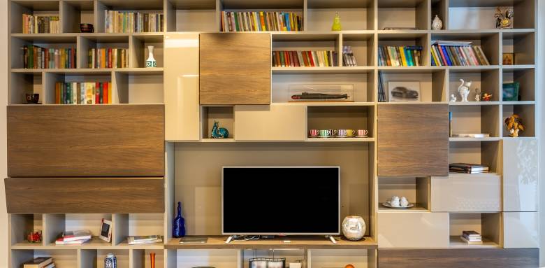 Un meuble TV sur mesure pour habiller un mur près de Tours.