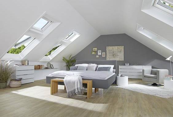 Chambre mansardée lit central