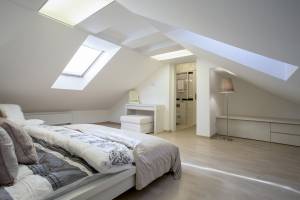 Rénover un appartement sous les combles : toutes les astuces