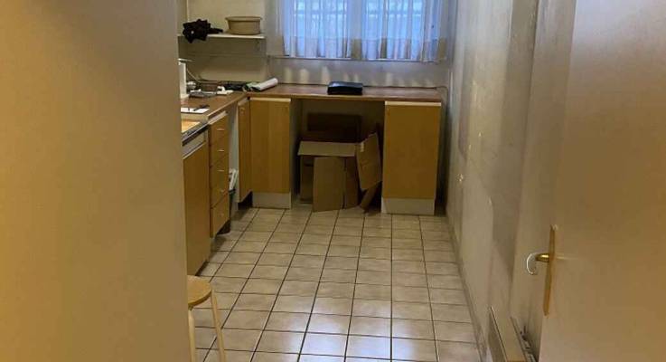 Ancienne cuisine devenue salle d'attente