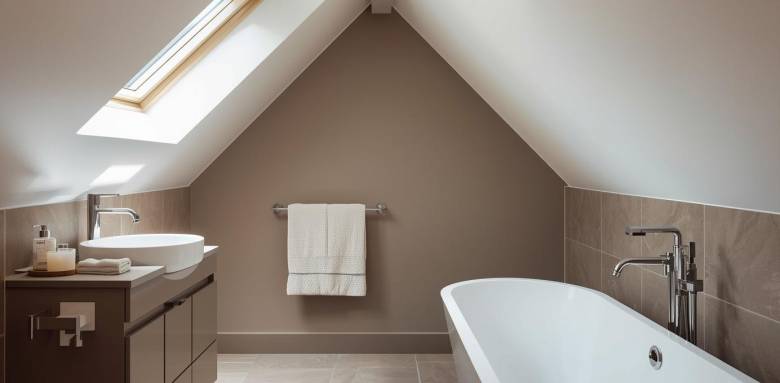 Aménager une salle de bain sous les combles