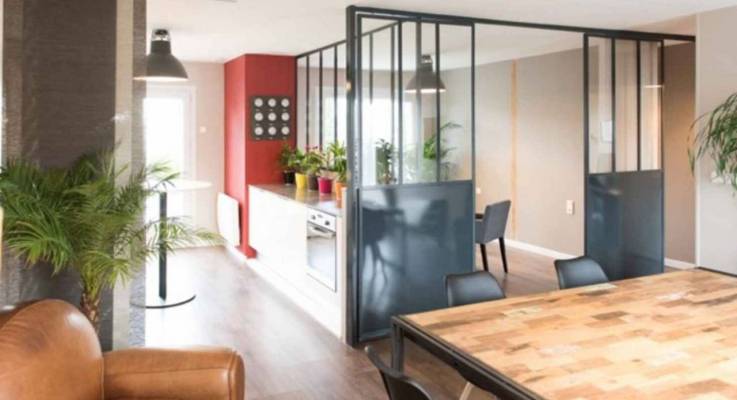 Un agencement lumineux et coloré pour une agence immobilière à Vertou