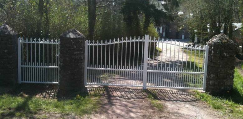 Comment rénover un portail ou une clôture en ferronnerie - Jullouville 50610