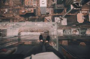 plancher de verre dans un building 