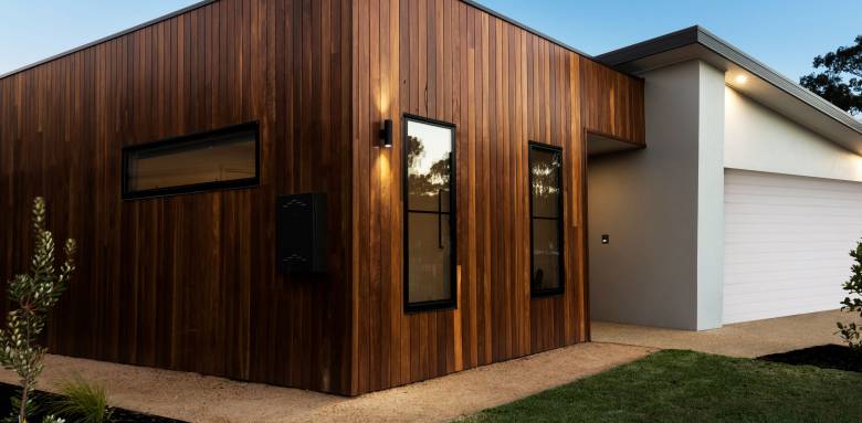 Agrandissement de maison avec revêtement de façade en bardage bois - Rochefort 17