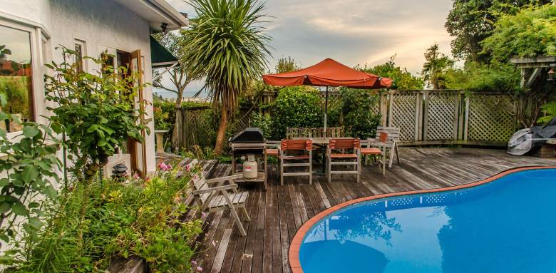 Construire une plage de piscine : les conseils La Maison Des Travaux