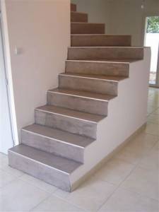 Escalier en béton rénové avec pose de béton ciré - Nantes 44