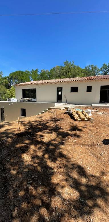 maison sur Saint-Julien le Montagnier La Maison Des Travaux de Manosque pour tout le gros œuvre d’une extension de maison.