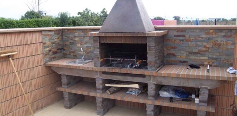 barbecue avec plan de travail