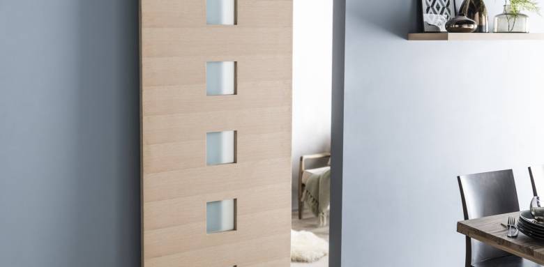 Porte coulissante couloir bois avec alignement vitré
