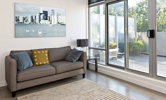 Baie vitrée culissante à galandage