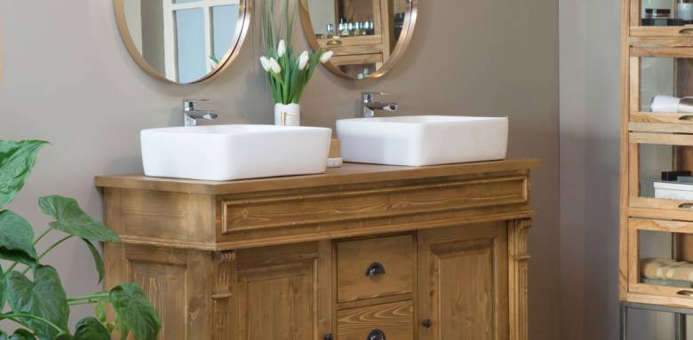 salle de bain bois wengé clais - meubles assortis coloris fonce -