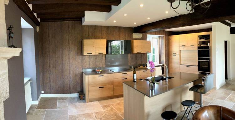 Habillage mural intérieur avec habillage décoratif en bois - Solliès-Toucas 83