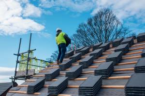 Quand faire la rénovation de toiture de sa maison ? 