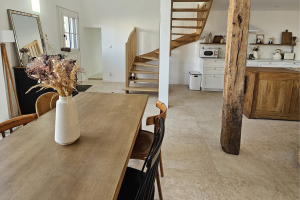 Rénover une maison ancienne : moderniser sans perdre son âme