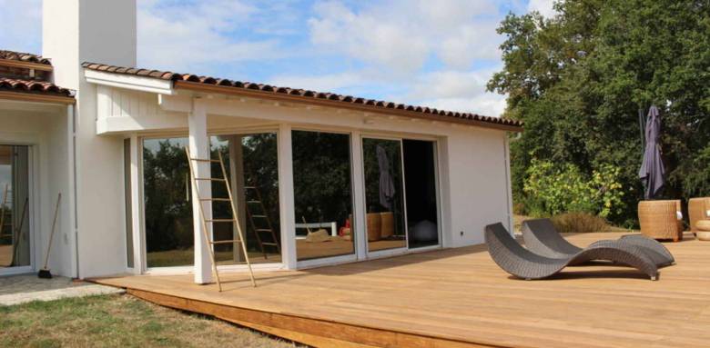 Grande terrasse bois aménagée à bouc-bel-air-13