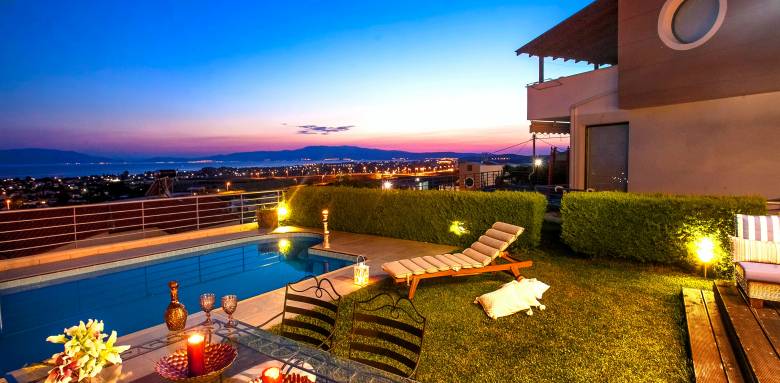 terrasse autour d'une piscine