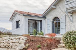 baie vitrée avec accès sur le jardin