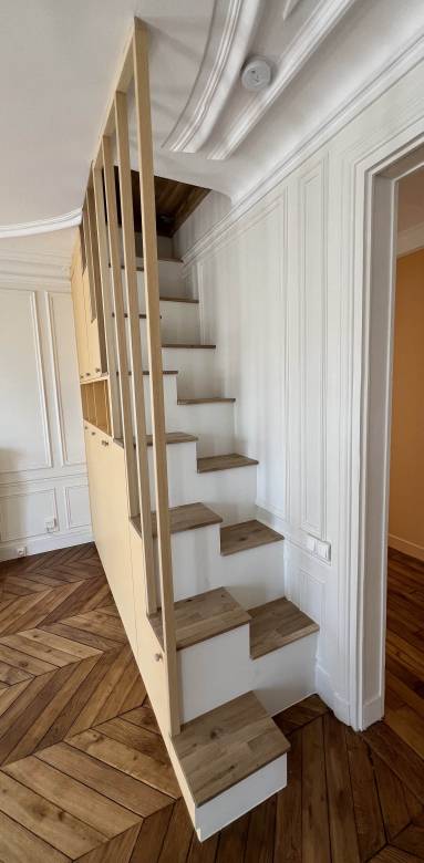 Accès duplex avec un escalier sur mesure 