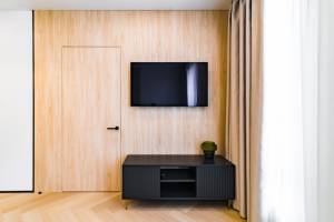 Une porte parfaitement intégrée dans le décor reste discrète mais elle change tout !