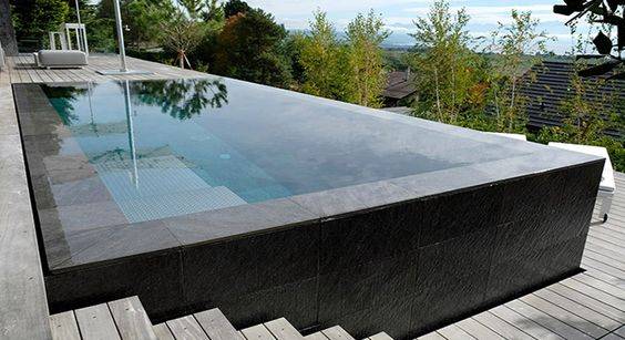 Piscine contemporaine