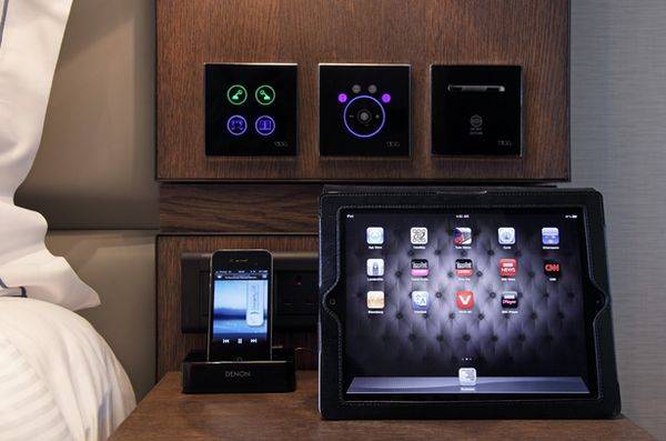 Commande en chambre connectée