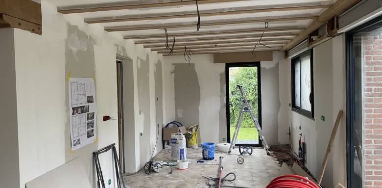 préparation des sols et murs compris attentes future cuisine 