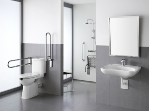 Vaste salle de bains PMR avec douche de plain pied Yvelines