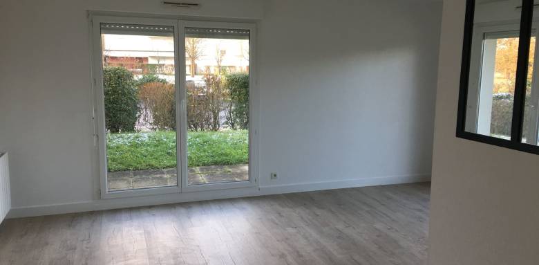 Revêtement de sol en stratifié façon parquet tout un appartement La Maison Des Travaux