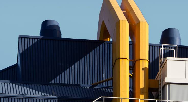 Comment isoler un bâtiment industriel : améliorer le confort et réduire les coûts énergétiques