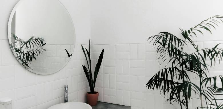 5 solutions pour agrandir visuellement sa salle de bain