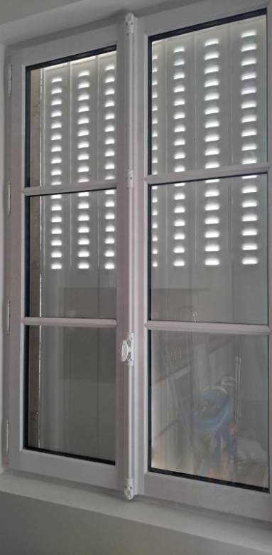 Fentre en bois peint