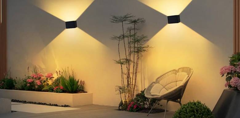 Eclairage jardin - appliques solaires en façades -
