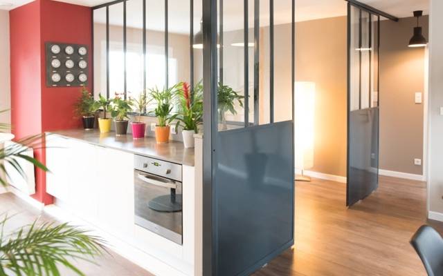 Transformation d’une maison en agence immobilière – Projet Vivre Ici aux Sorinières (44840)- bureaux- verriere