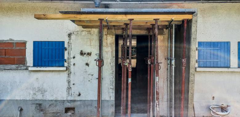 Création d'une casquette béton design pour l'entrée de la maison