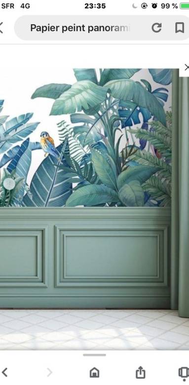 Décoration murale avec une cimaise