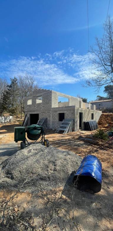 maison sur Saint-Julien le Montagnier La Maison Des Travaux de Manosque pour tout le gros œuvre d’une extension de maison.