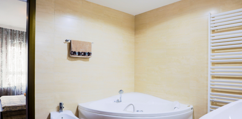 Installer un jacuzzi dans une salle de bains Poissy