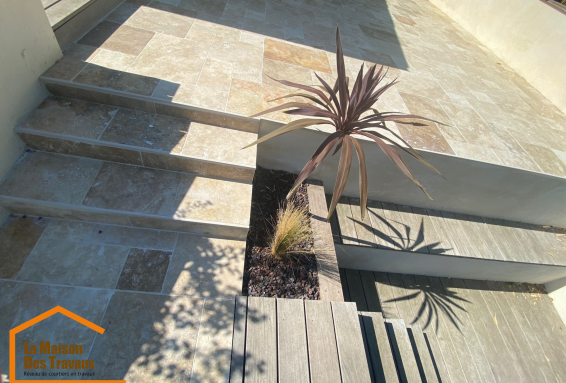 APRES Réalisation d'un escalier pour les passages détente et verdure