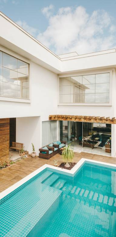 Faire construire une plage de piscine avec La Maison Des Travaux d’Alès