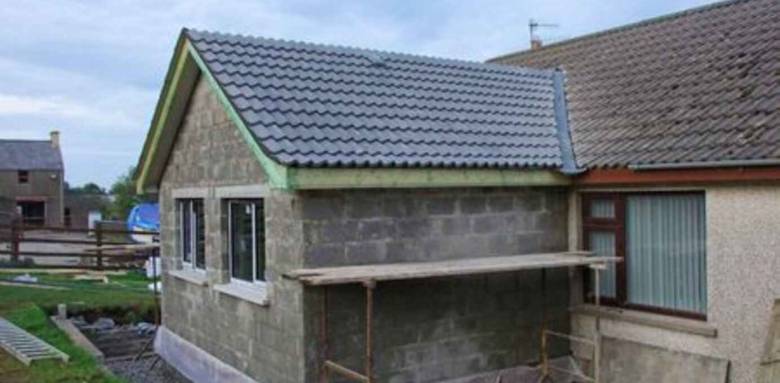 Extension de maison en briques.