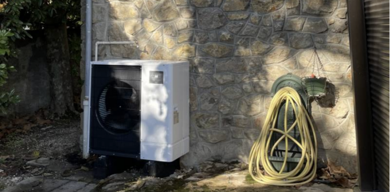 Installation d'une pompe à chaleur à Meylan, dans la banlieue de Grenoble 