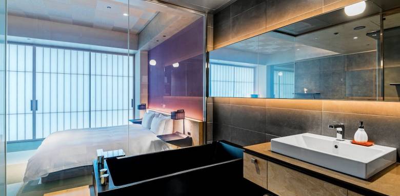 Suite parentale avec salle de bain bois et pierre