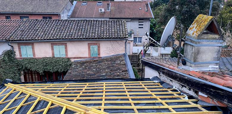 Couverture à neuf en cour de travaux